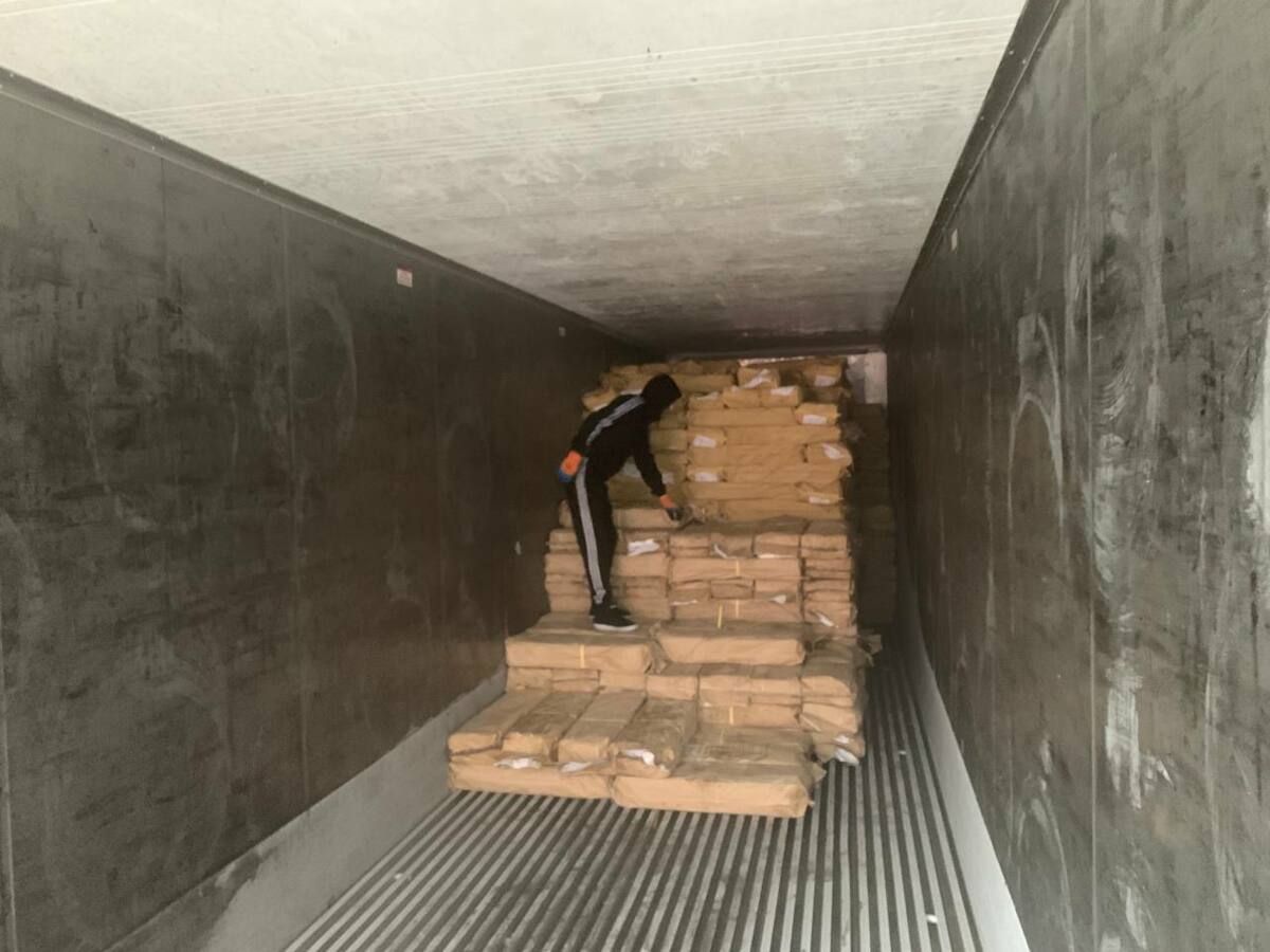 Питомник ездовых собак родовой общины «Нюлтен» получил рыбную продукцию